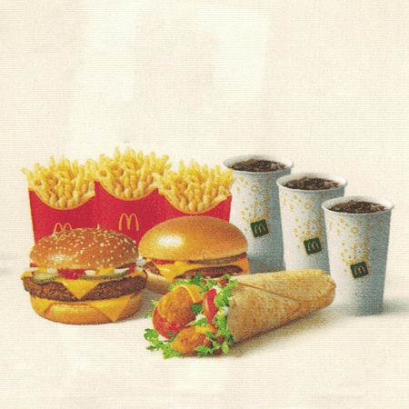 Kupon McDonald's - 14 | McRoyal® + McWrap® Klasyczny + Cheeseburger + 3 x średnie frytki + 3 x średni napój